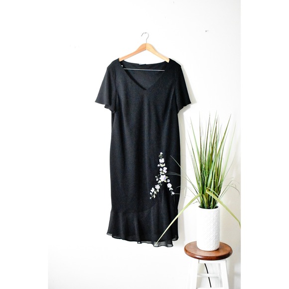 dressbarn Dresses & Skirts - Dressbarn Woman Midi Dress Women 28 Black 90s Floral Embroidery Ruffle V-Neck